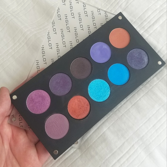 Inglot Pigmented 10 Eyeshadow Palette - Picture 2 of 4